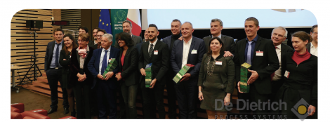 Paul Poggi, inventeur du procédé NEVADA, en compagnie d’Audrey Pulvar, du député Césarini et des autres lauréats lors de la remise du trophée de l’innovation et du recyclage à l’Assemblée nationale, le 02 avril dernier.