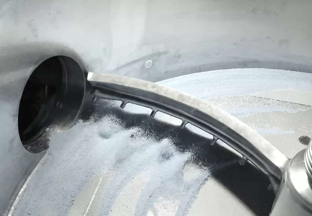 Gas knife automated discharging